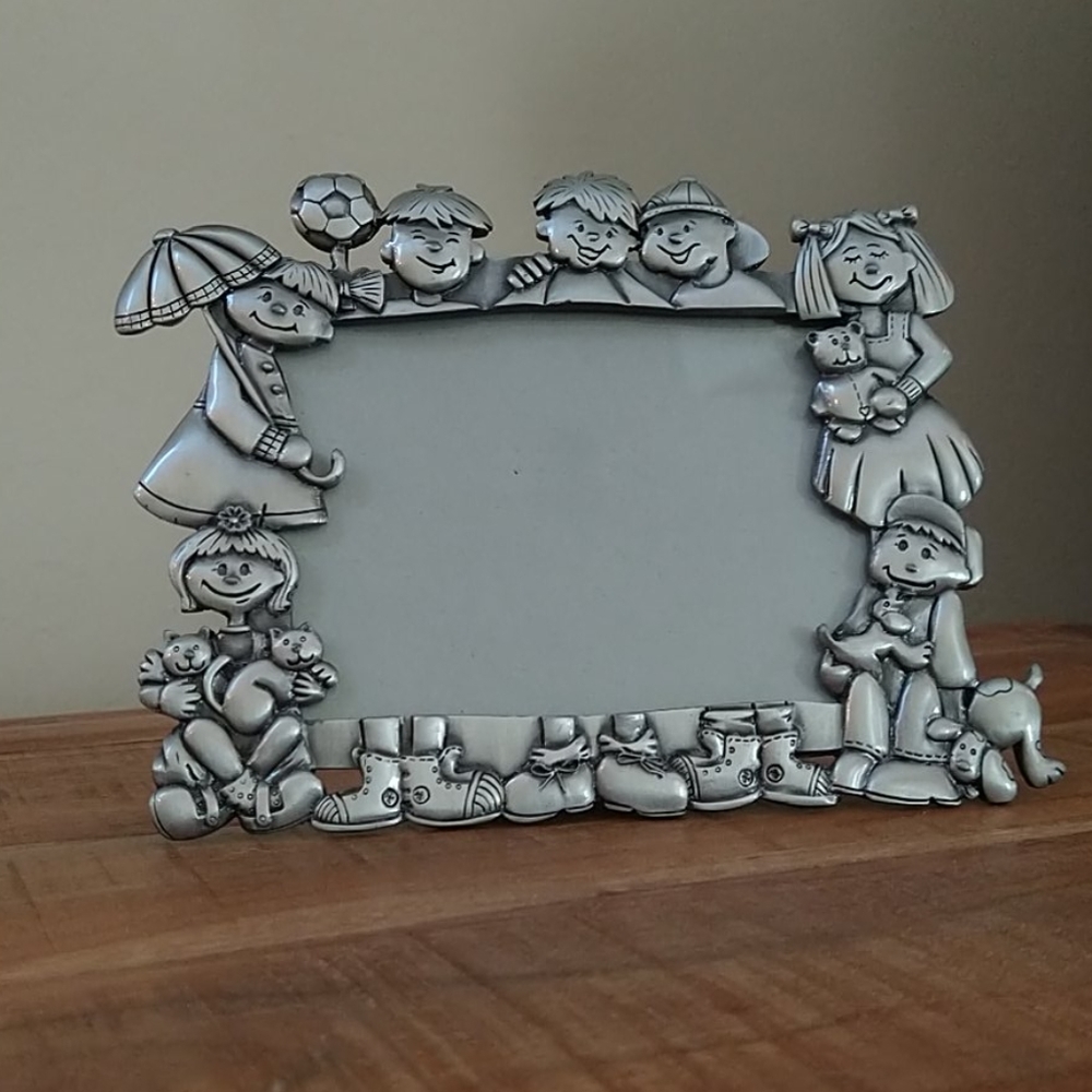 Adorable CHILDHOOD FRIENDS Picture Frame